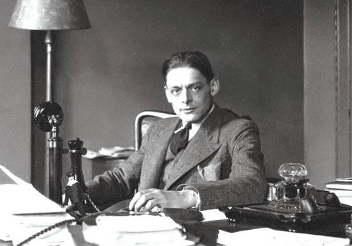 Black and white photo of TS Eliot